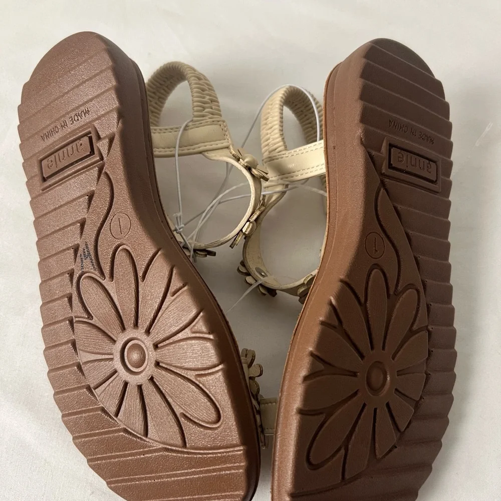 Annie‎ Cream Slippers with Cushioned Comfort, Biege, Size 1, NWOT